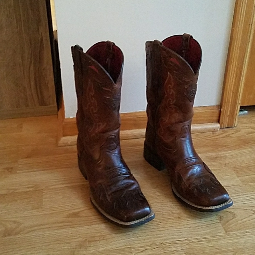 Ariat boots size 8B